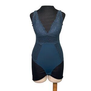 Adrienne Vittadini Studio Lace & Mesh Bodysuit With V-Neck In Teal Size L